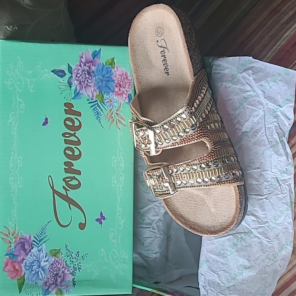 Women's Embellished Cork Buckles Flat Sandals. Size 5.5